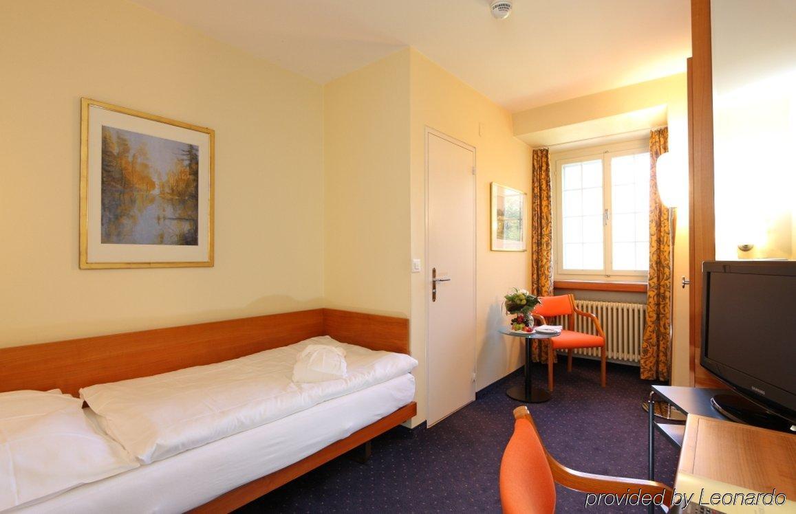 Hotel Schloss Huenigen Konolfingen Room photo