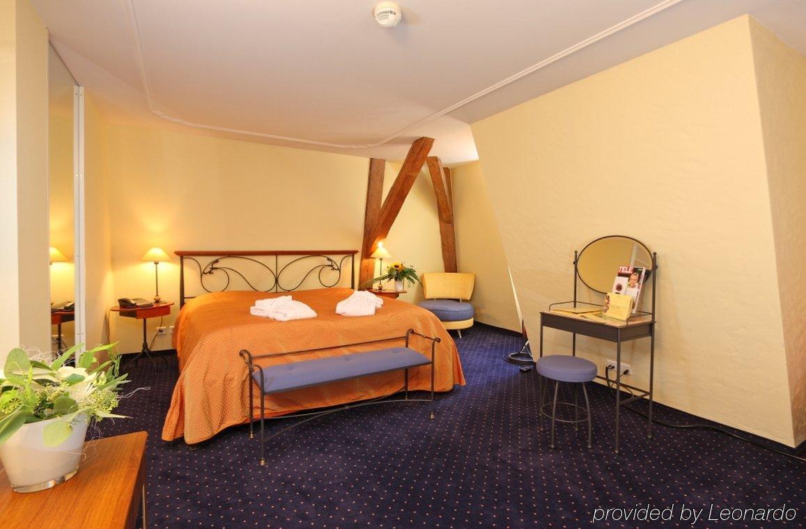 Hotel Schloss Huenigen Konolfingen Room photo