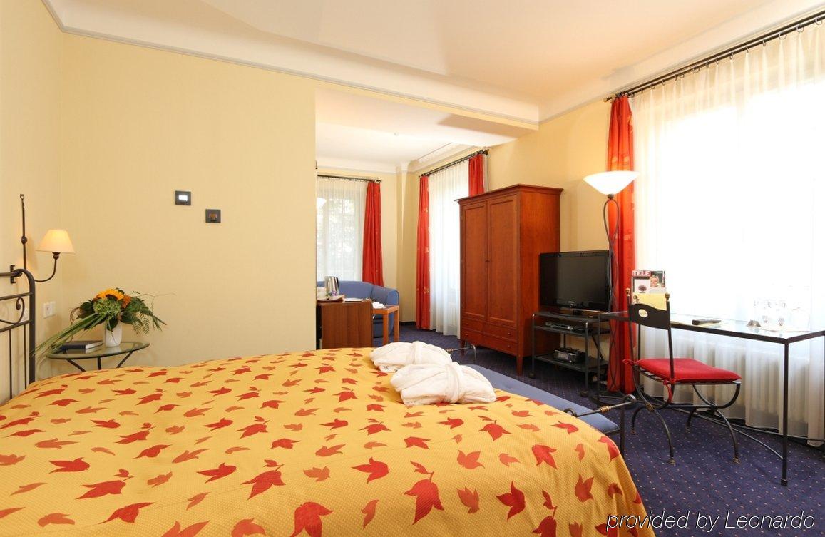 Hotel Schloss Huenigen Konolfingen Room photo